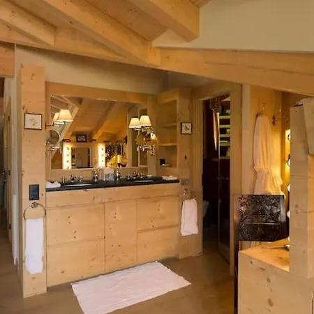 דירה Luxury Chalet In Rougemont, 5 Bedrooms & Sauna