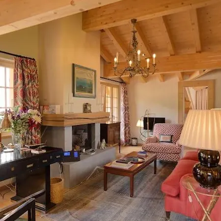 Luxury Chalet In Rougemont, 5 Bedrooms & Sauna *