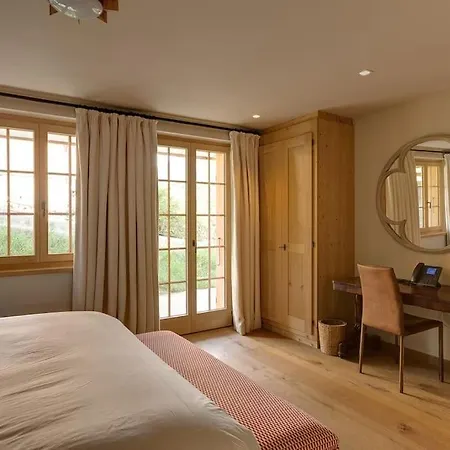 Luxury Chalet In Rougemont, 5 Bedrooms & Sauna דירה *